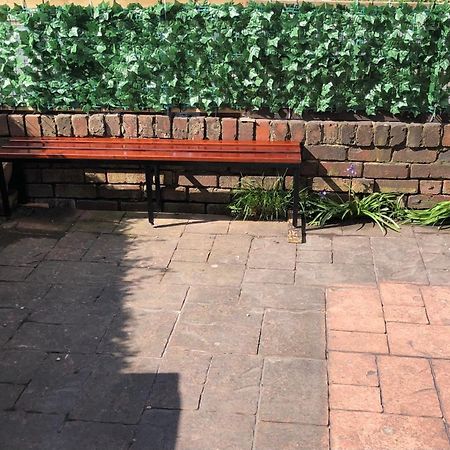 An Extra Large Room With Patio & Own Front Entrance Rotherham Rawmarsh Ngoại thất bức ảnh