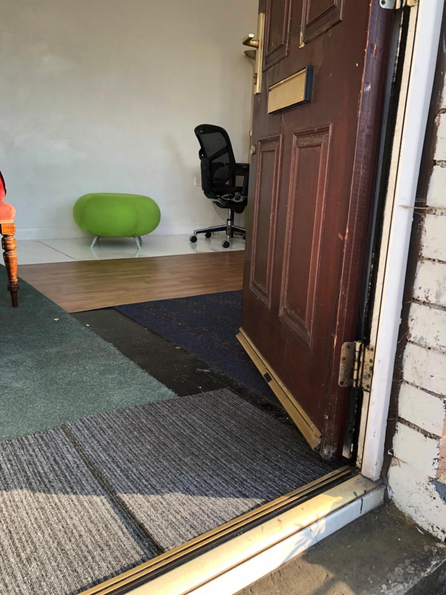 An Extra Large Room With Patio & Own Front Entrance Rotherham Rawmarsh Ngoại thất bức ảnh
