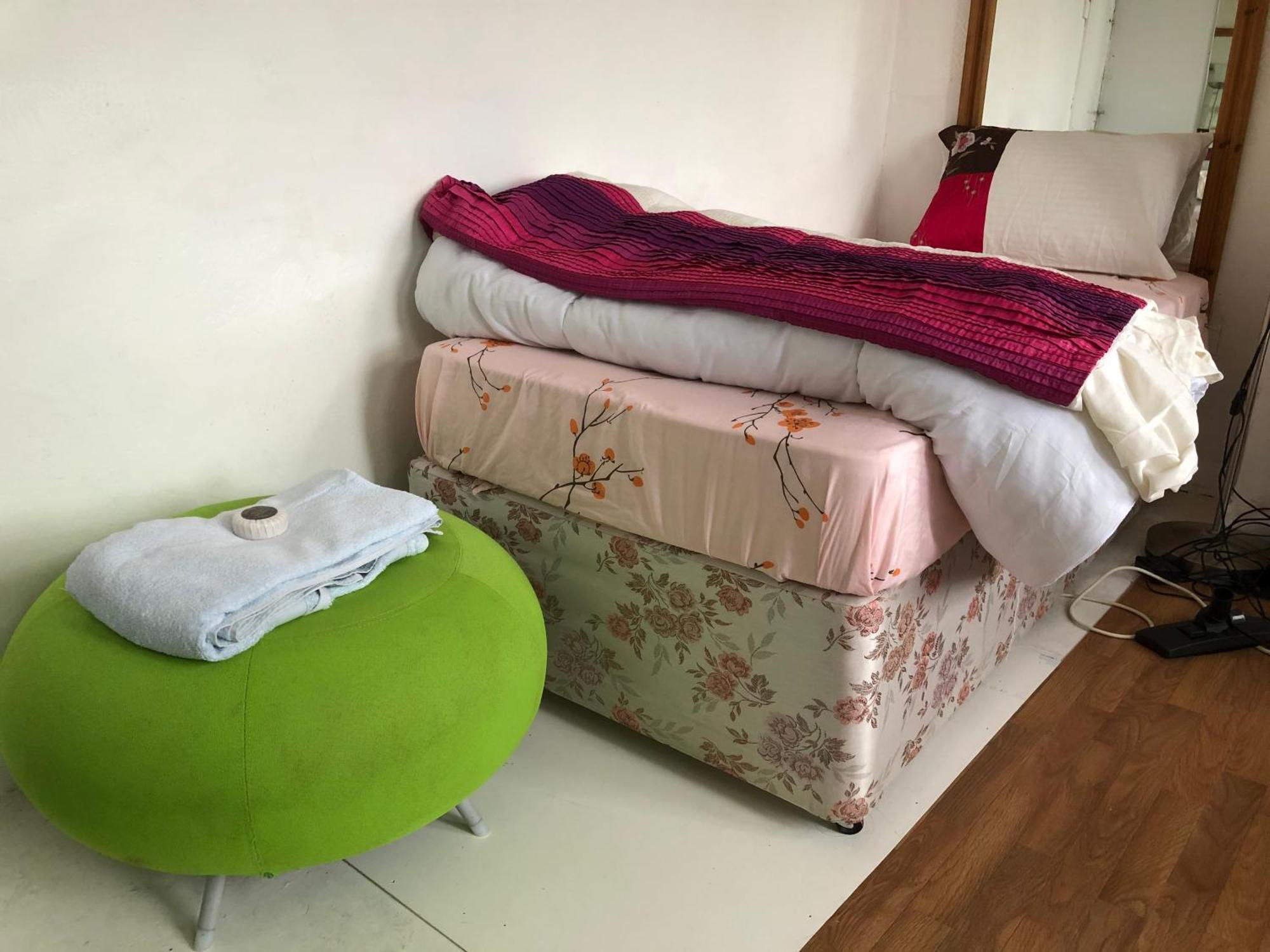 An Extra Large Room With Patio & Own Front Entrance Rotherham Rawmarsh Ngoại thất bức ảnh
